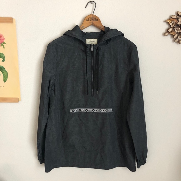 Zine Packable Hooded Windbreaker - Picture 4 of 8